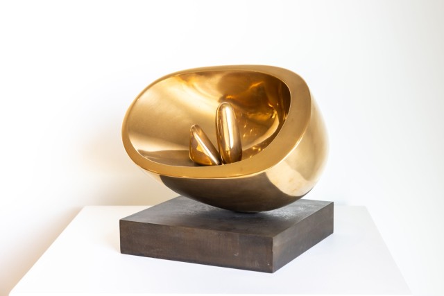 Barbara Hepworth, Ovale à deux formes1972, bronze poli, 33 x 39,4 x 30,4 cm, collection privée, prêt de longue durée au Hepworth Wakefield