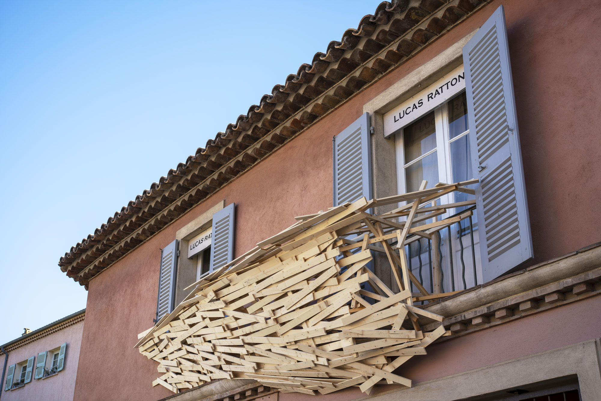 Tadashi Kawamata, Saint-Tropez, Installation éphémère en bois