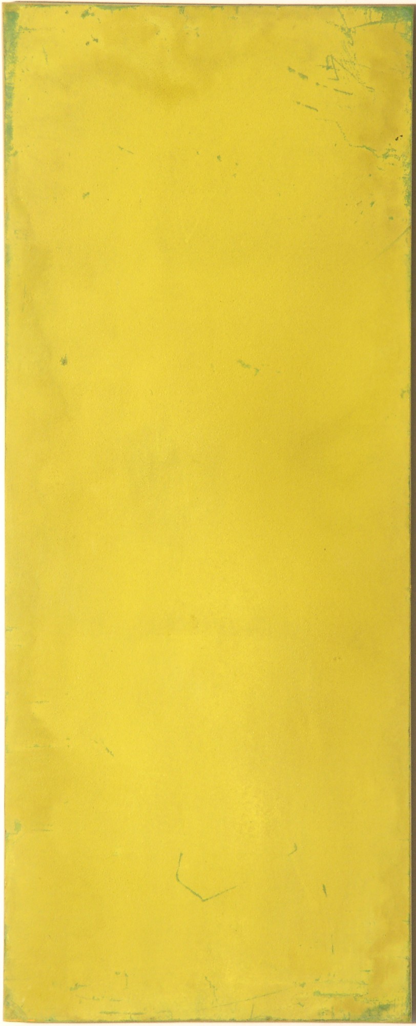 Yves Klein, Monochrome jaune (M56), vers 1954-1955.Pigment pur et résine synthétique sur papier marouflé sur toile, 98 × 40 cm. Collection particulière En dépôt au MAMAC, Nice, inv. D992.8.3 © Succession Yves Klein c/o Adagp Paris, 2024