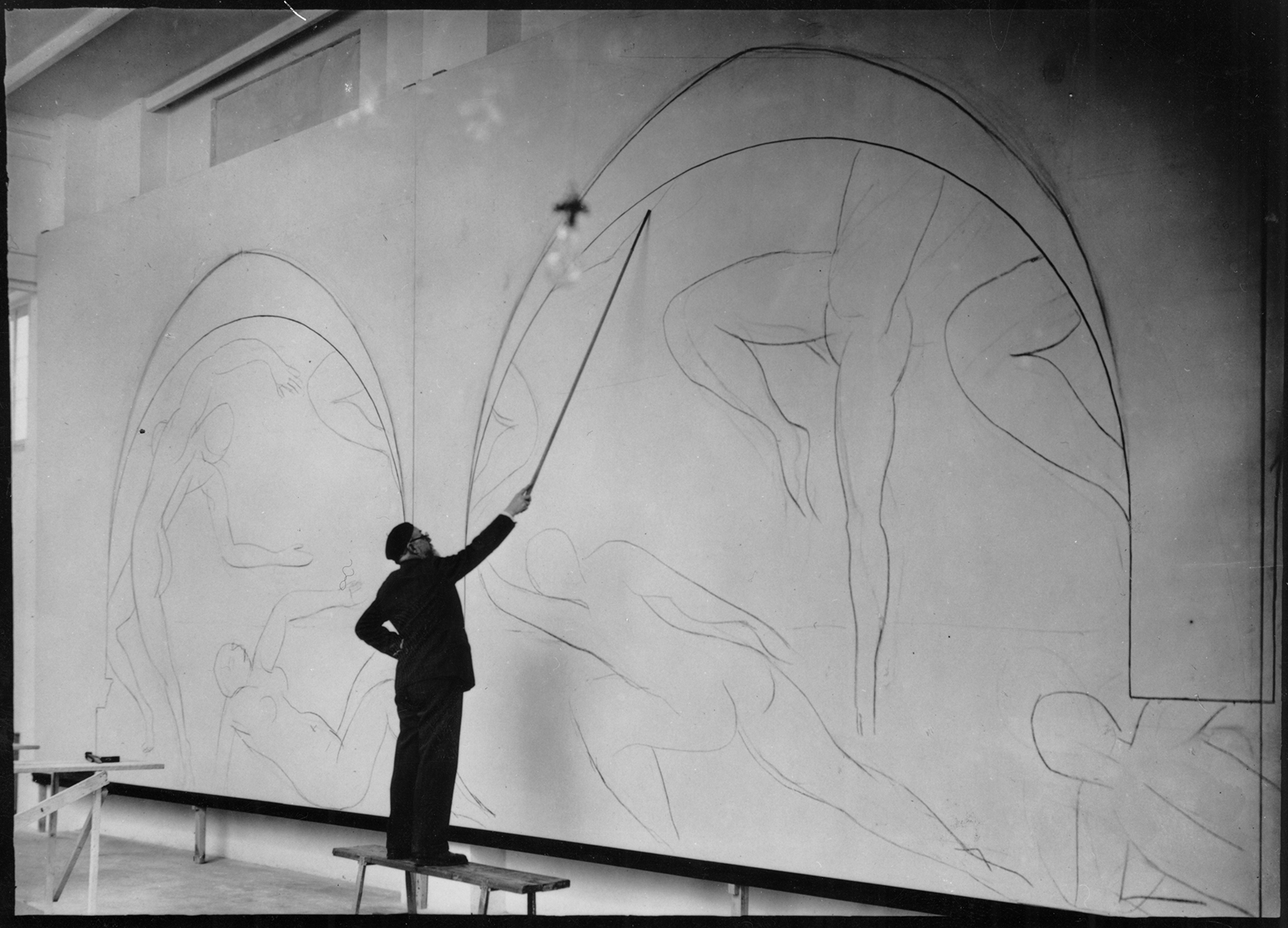 Henri Matisse au travail sur La Danse dans l’atelier de la rue Désiré-Niel, 16 avril 1932. Photogramme d'Agnes Mitchell Sattler. Archives Henri Matisse