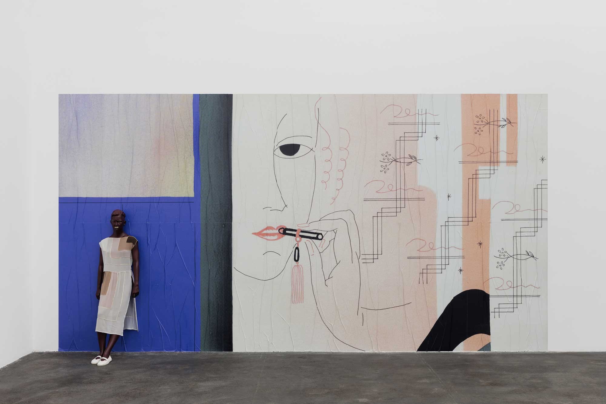 Vue de l’exposition « Lucy McKenzie : Plastic Newspaper », 2026, Crac Occitanie, Sète. 