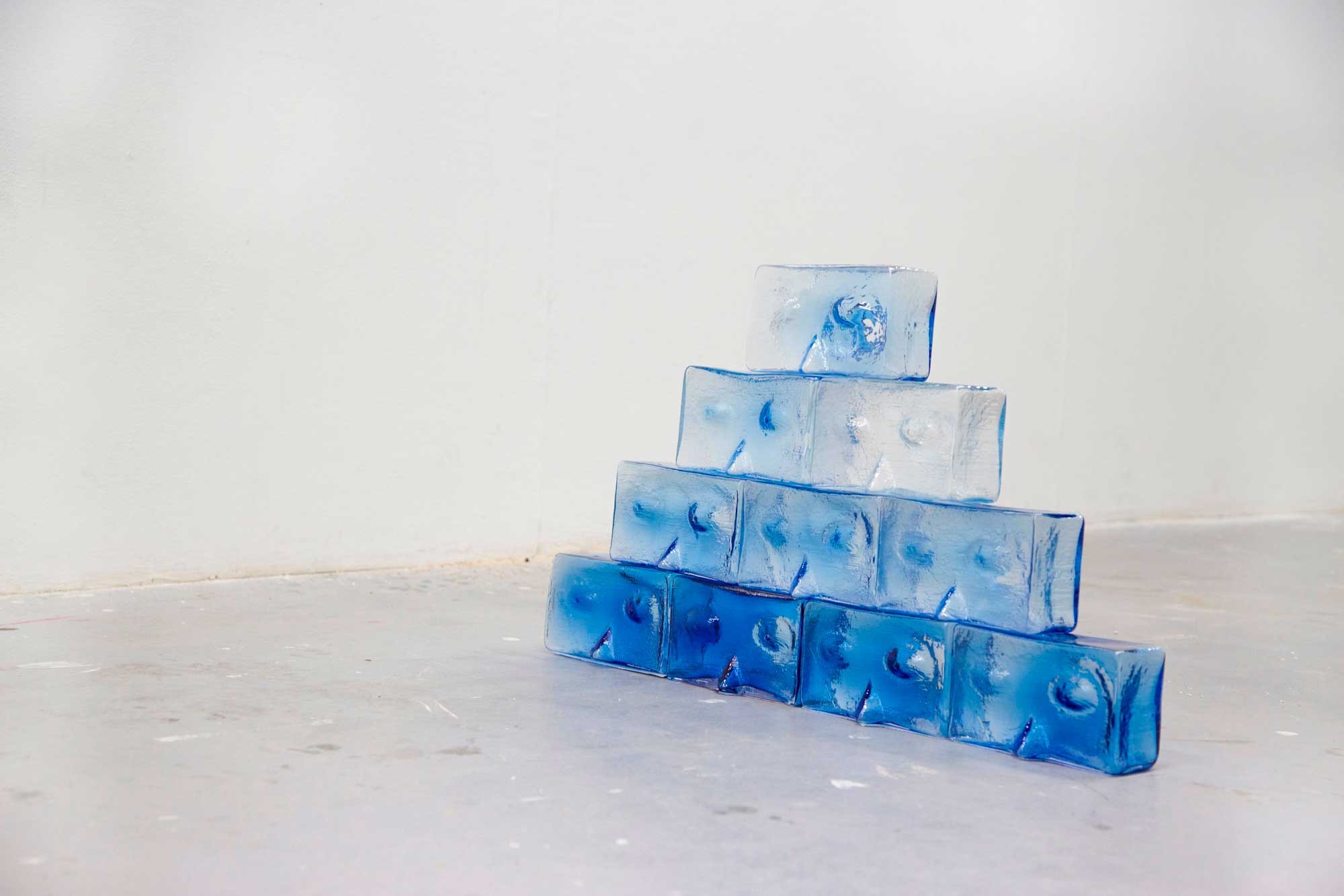 Marie Lafaille, Les conquérants de l’inutile, 2022, présenté dans l’exposition Topographie contraire, galerie La Box, Bourges, 2022. Photo: François Lauginie.