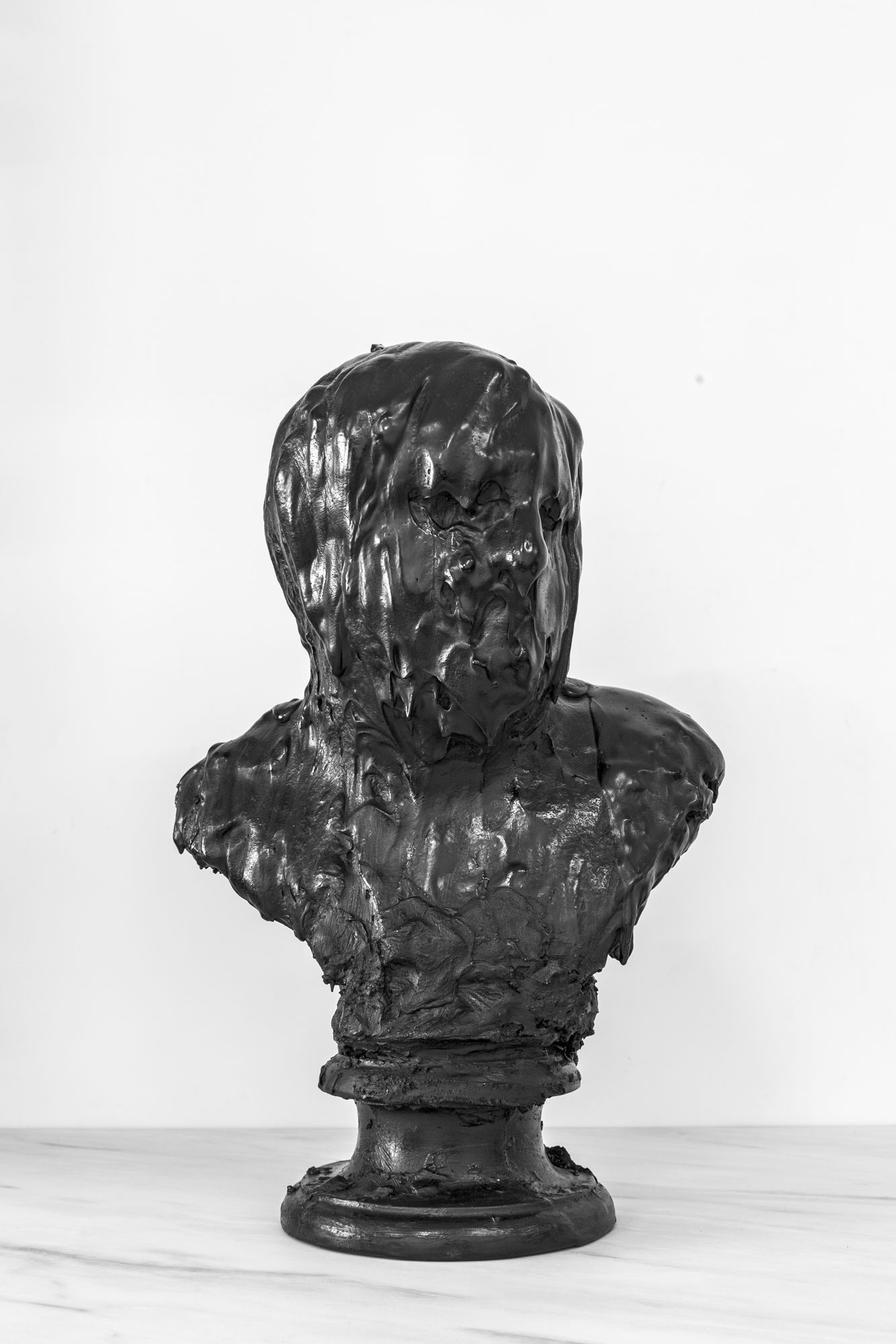 Raphaël Denis, BLACK PLASTERS : VITELLIUS, EMPEREUR ROMAIN, 2022. Courtesy de l'artiste et de la Galerie Sator, Romainville