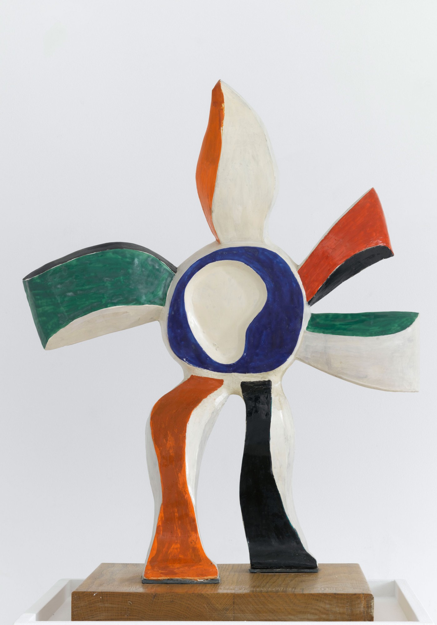 Fernand Léger, La Fleur qui marche, 1952-1953, sculpture en terre cuite émaillée. Biot, musée national Fernand Léger. Photo : RMN-GP / Gérard Blot © ADAGP, Paris, 2025.