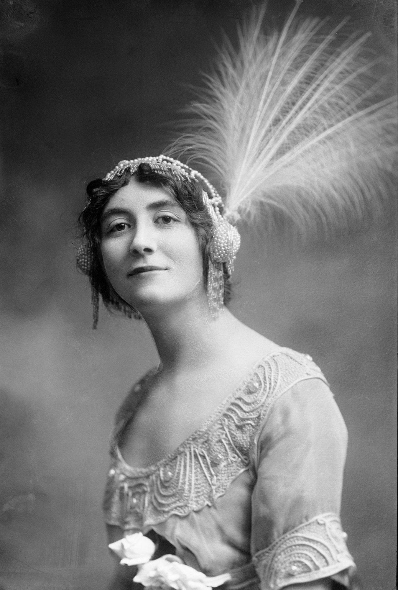 Mademoiselle Marcelle Coulon, actrice et chanteuse d'opérette au Théâtre du Trianon-Lyrique © Atelier Pierre Petit et fils (1858 - 1909)